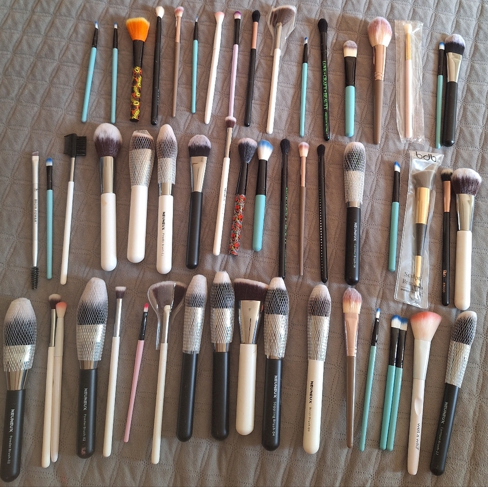 Makeup brush bundle